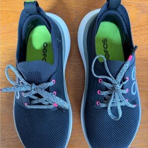 NEXT TO NEW Women’s Black Oofos Oomy Stride SZ 6